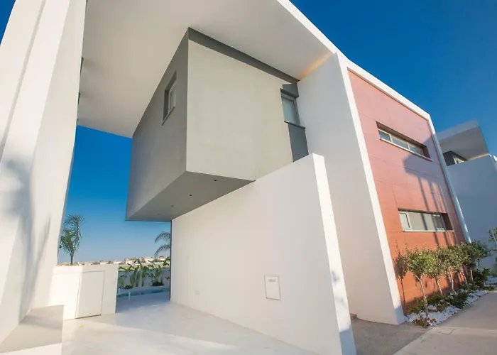 White Pearl 7 * Protaras