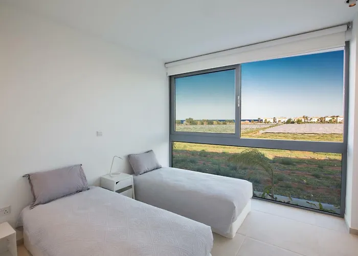 White Pearl 7 * Protaras