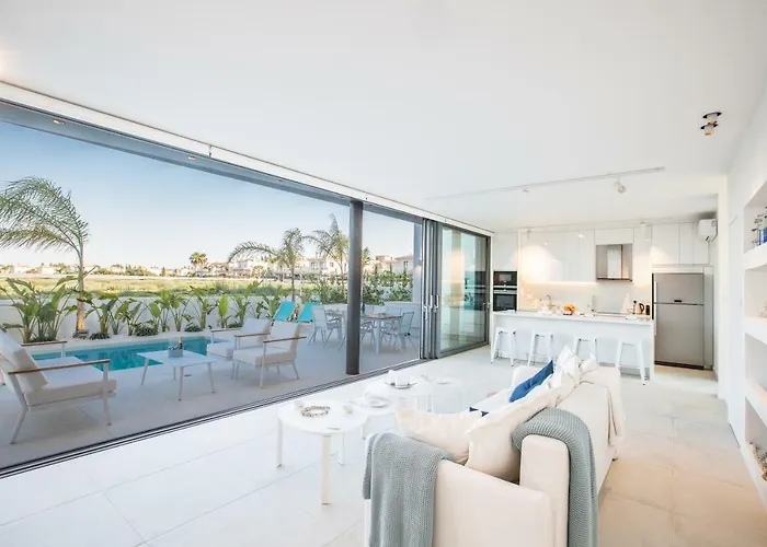 White Pearl 7 * Protaras