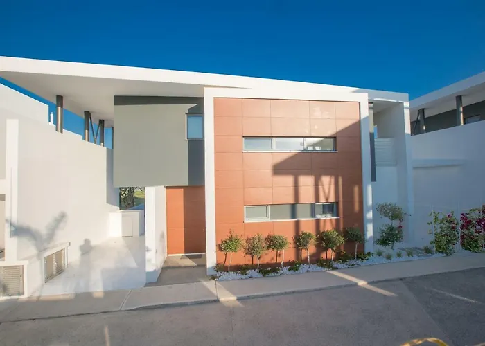 White Pearl 7 Protaras